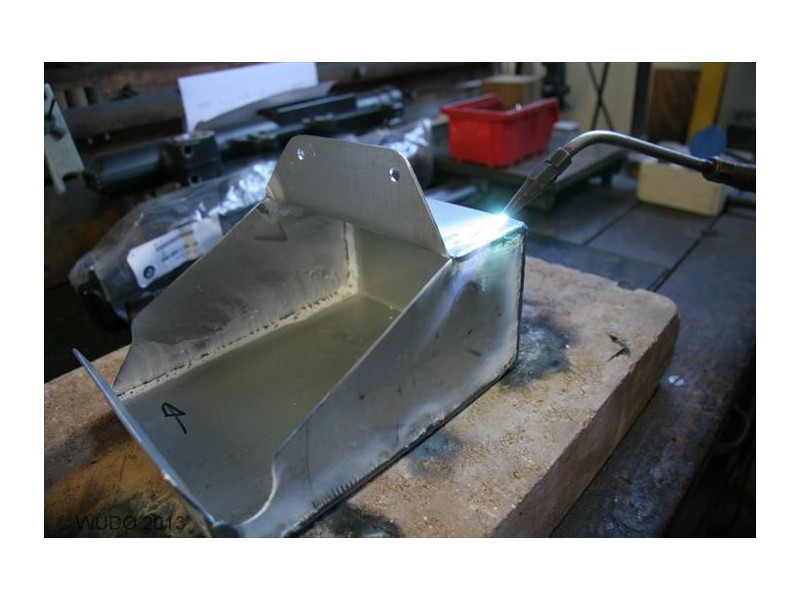 Anfertigung eines Batteriekastens zur Montage unter dem Getriebe