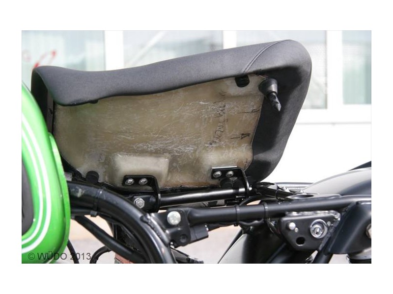 passend zu dem Serien-Sitzbankschloß