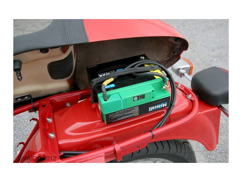 Es sollte keine Batterie sichtbar sein. Unser Vorschlag - aus Gewichtsgründen an dieser Stelle nur mit Li-Ion-Batterie