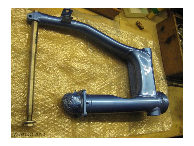 Schwinge hinten ähnlich wie BMW Motorsport