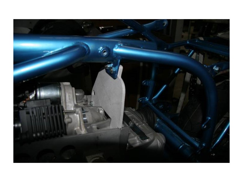 Motorabstützung mit Änderungen am Luftfilter und Anlasserabdeckung fertig