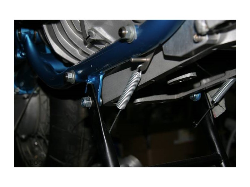 Geänderte Hauptständerbefestigung und Federlager