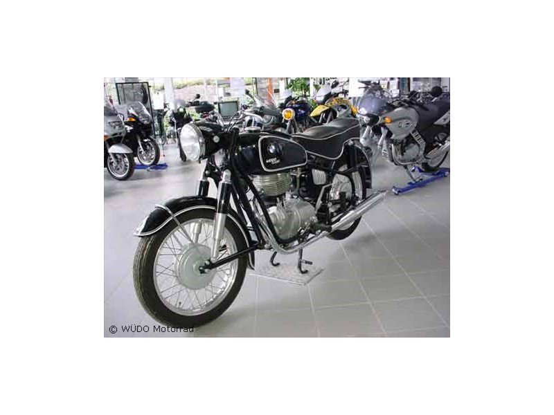 Fahrzeug komplett neu lackiert und mit Handlinierung versehen