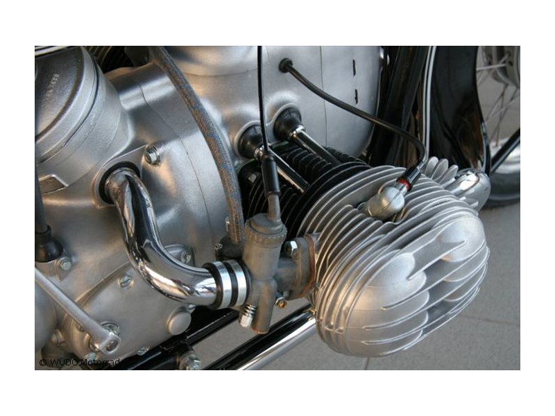 Zylinderköpfe zerlegt, gereinigt, Kühlrippen gerichtet oder geschweißt, anschließend gestrahlt und mit neuen Fphrungen versehen. Ventilsitze bearbeiten und Köpfe mit neuen Ventilen wieder komplettiert Schrauben und Kleinteile zum verzinken gegeben